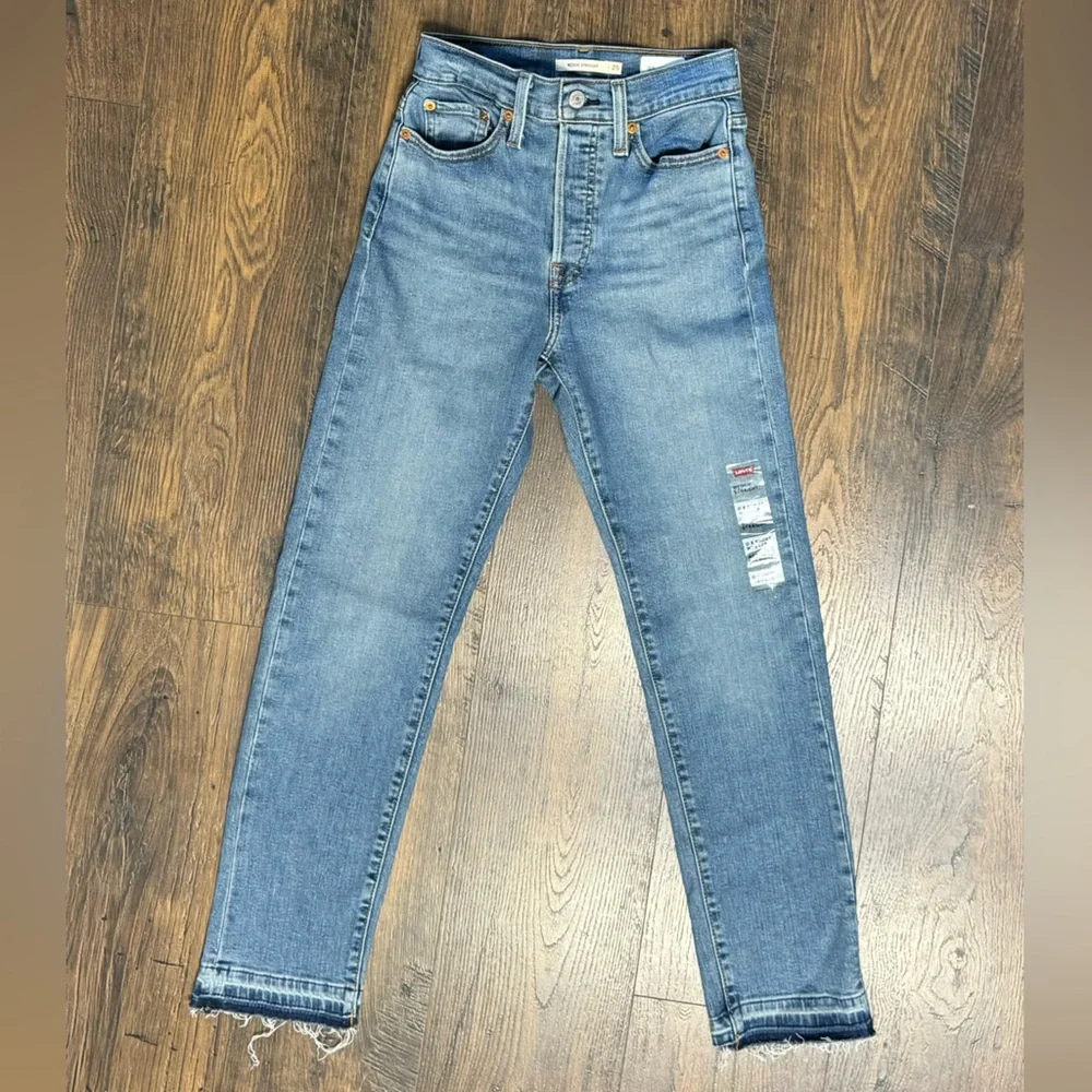 Levi's Women's High-Rise Wedgie
Straight Cropped Jeans-25x28 - Picture 1 of 6